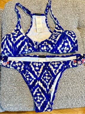 Zingara Blue and White embroidered bikini set small